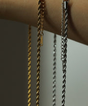 アジャスター付きでサイズ調整可能(39.5～45cm)