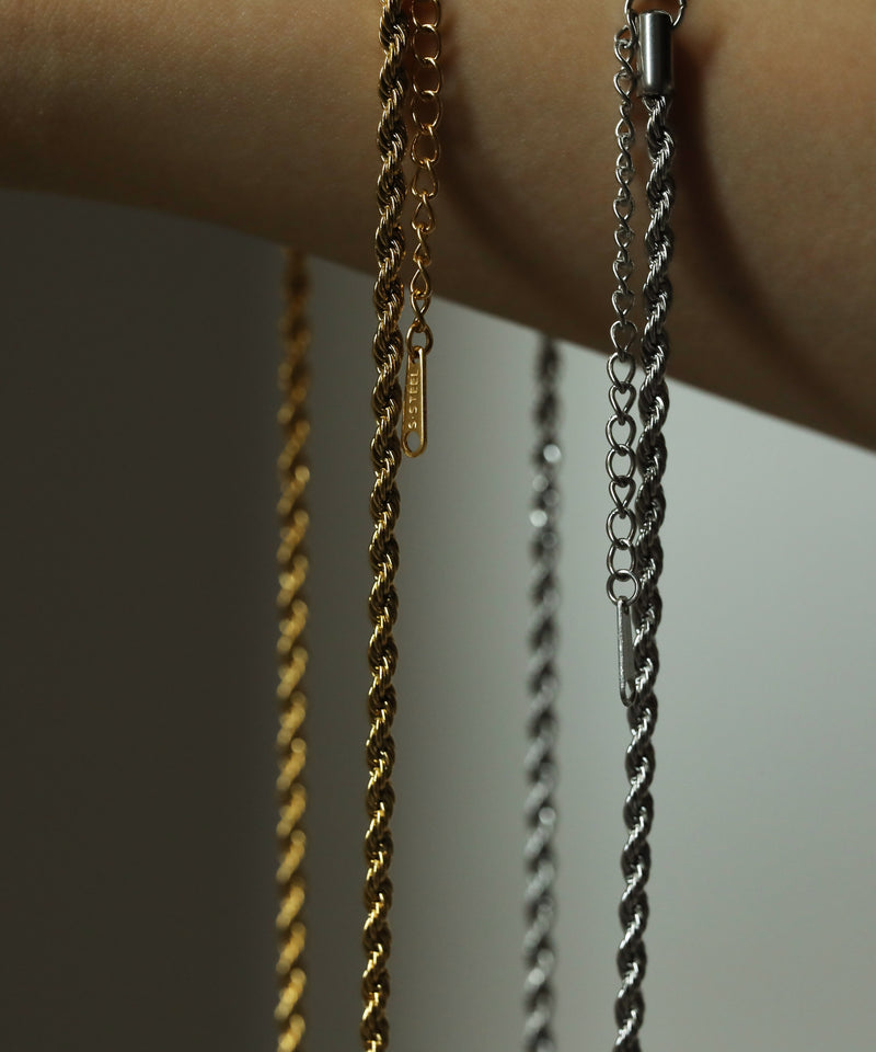 アジャスター付きでサイズ調整可能(39.5～45cm)