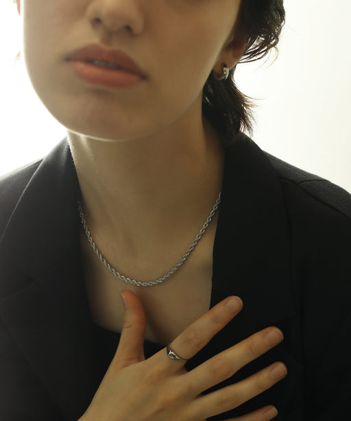 金属アレルギーを起こしにくいサージカルステンレス素材