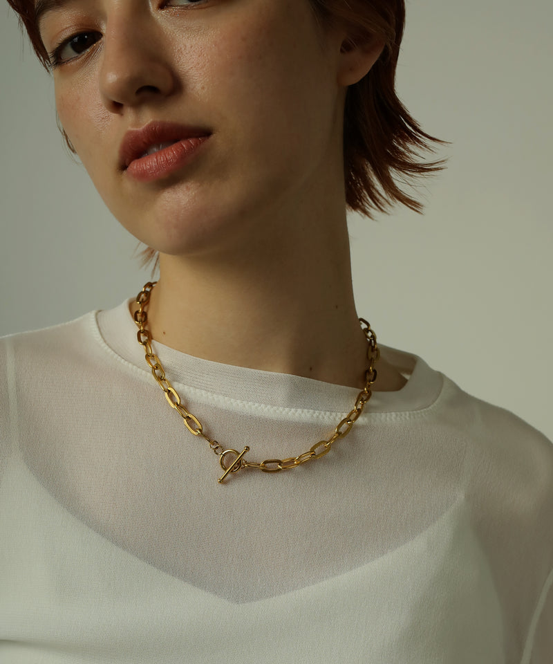 留め具を前にすると印象が変わりアクセントにもおすすめ