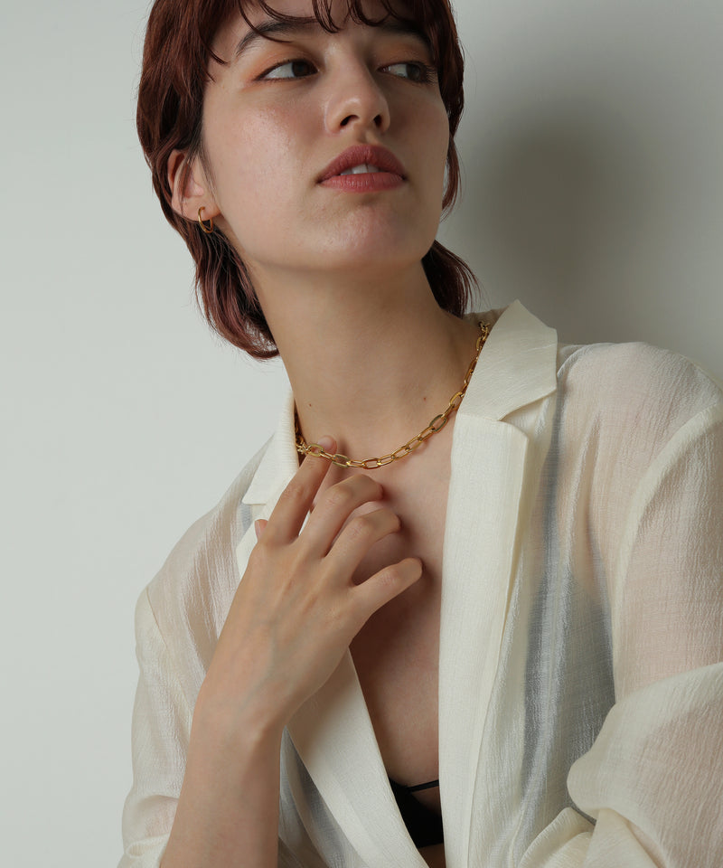 存在感のあるチェーンでコーデのポイントに