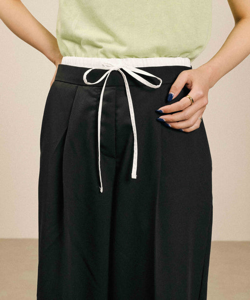 ブラック<br>身長:163cm