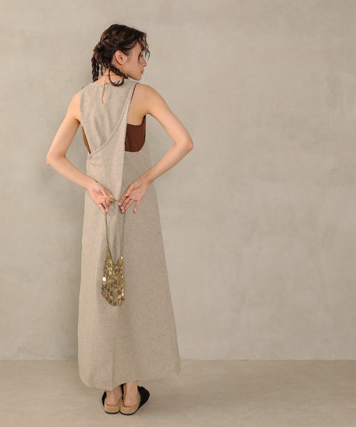 ベージュ<br>身長 : 162cm