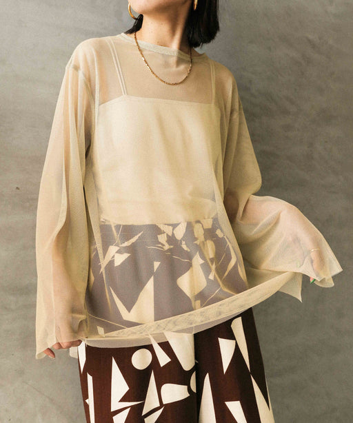 ベージュ<br>身長:163cm