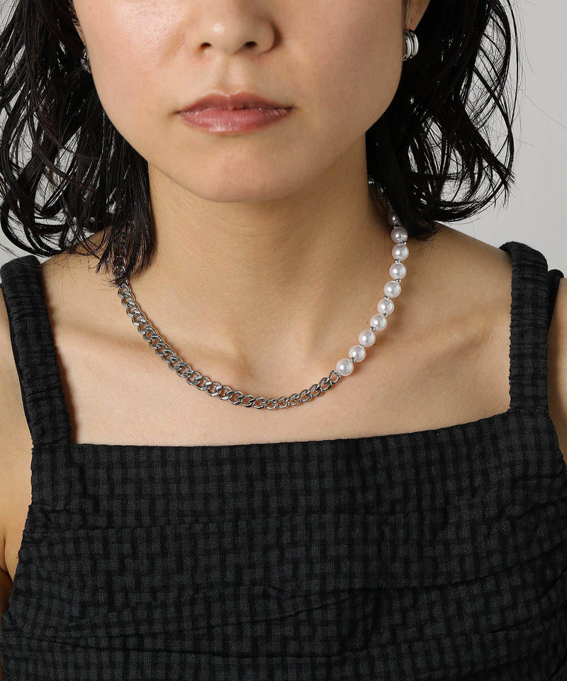 汗や水に強く変色しにくいためお風呂や温泉、海でもつけっぱなし◎