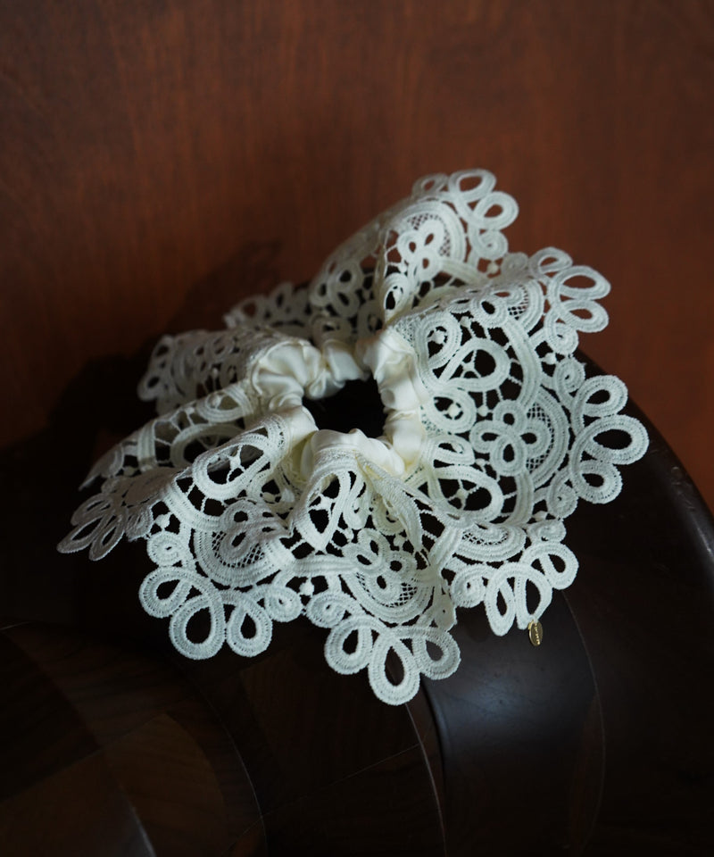 【CHIGNON/シニヨン】スカラップレースシュシュ