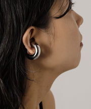 空気や汗に触れても錆びにくく熱や腐食にも強い素材