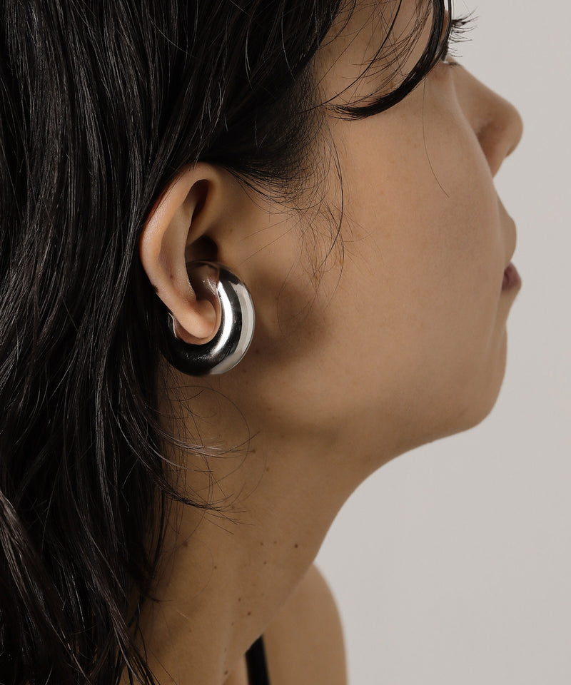 空気や汗に触れても錆びにくく熱や腐食にも強い素材