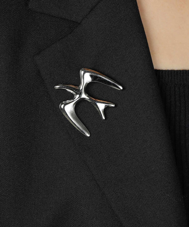 空気や汗に触れても錆びにくく熱や腐食にも強い素材