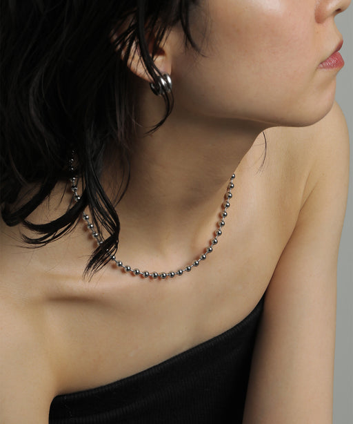 汗や水に強く変色しにくいためお風呂や温泉、海でもつけっぱなし◎