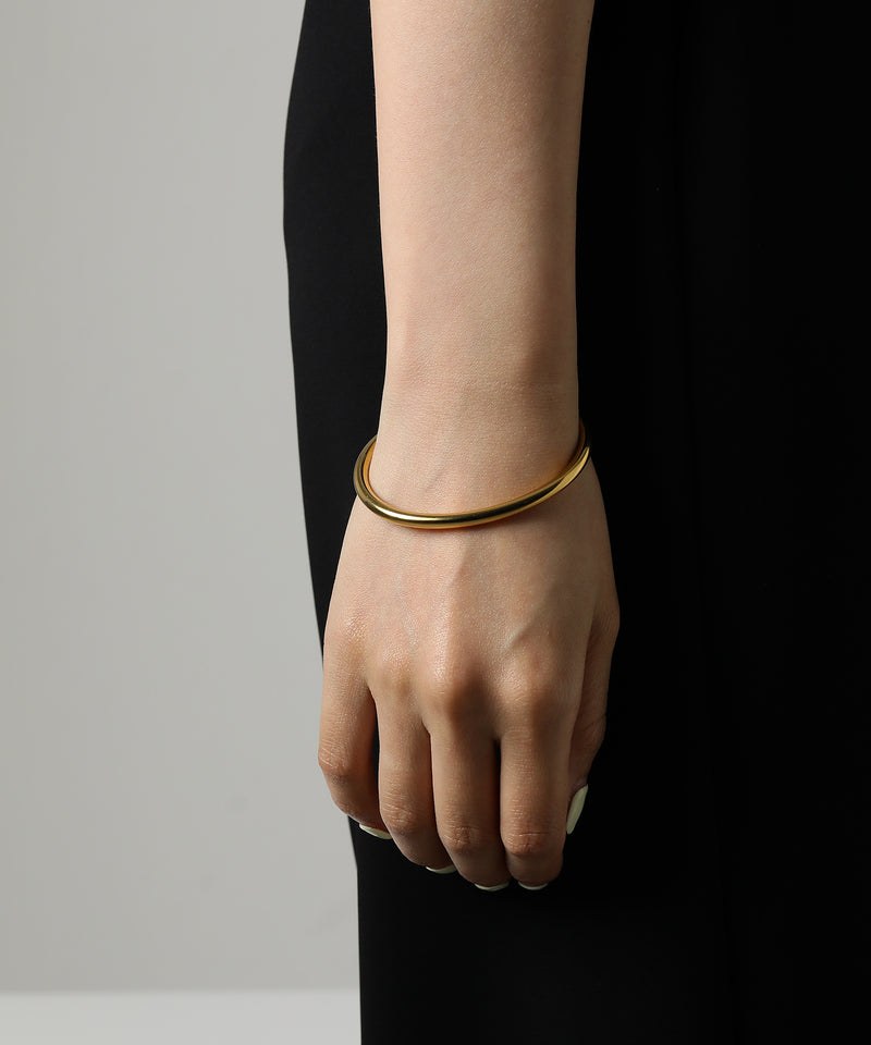 金属アレルギー対応 シンプルラインバングル サージカルステンレス