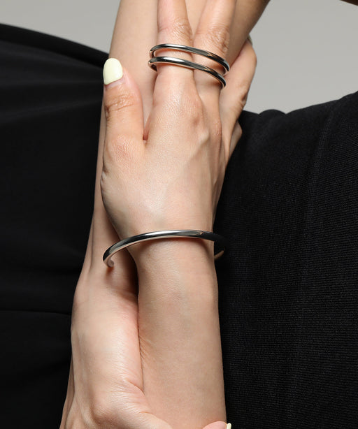 金属アレルギーを起こしにくいサージカルステンレス素材