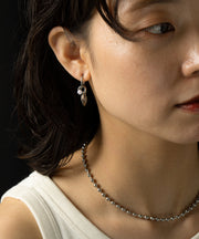 空気や汗に触れても錆びにくく熱や腐食にも強い素材