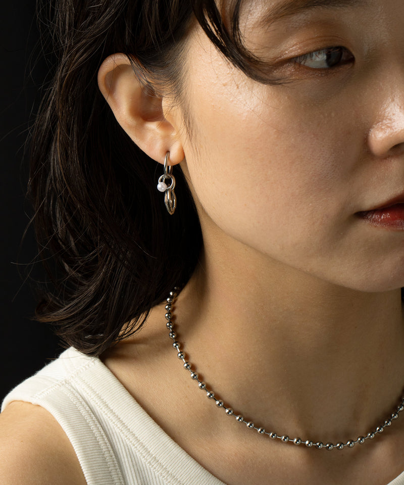 空気や汗に触れても錆びにくく熱や腐食にも強い素材