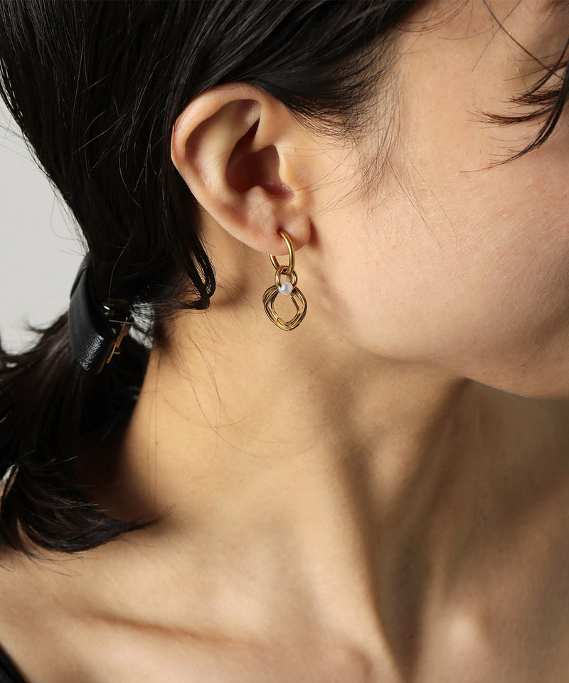 汗や水に強く変色しにくいためお風呂や温泉、海でもつけっぱなし◎