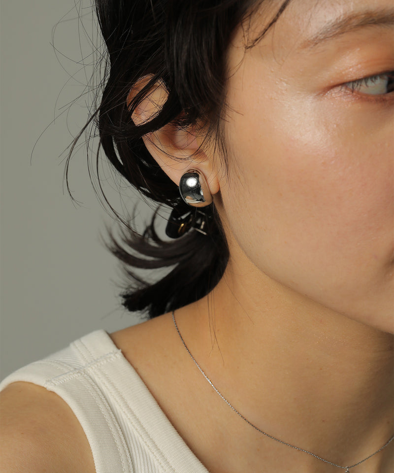 空気や汗に触れても錆びにくく熱や腐食にも強い素材