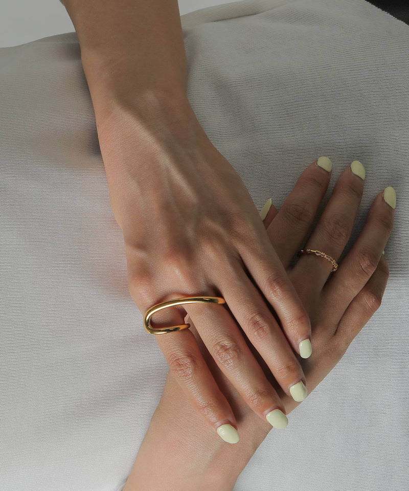 汗や水に強く変色しにくいためお風呂や温泉、海でもつけっぱなし◎