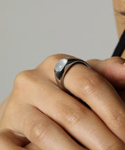 シンプルなコーデの時に重宝する存在感のあるデザイン