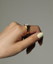 普段使いはもちろん、オケージョンにも使いやすい幅広く活躍するアイテム