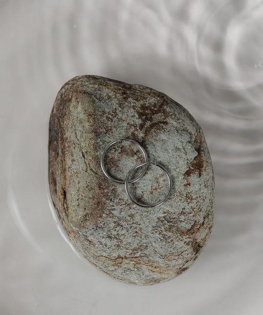 太さ：1.6mm　直径：23mm