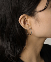 カラー：シルバー　太さ：1.6mm　直径：23mm