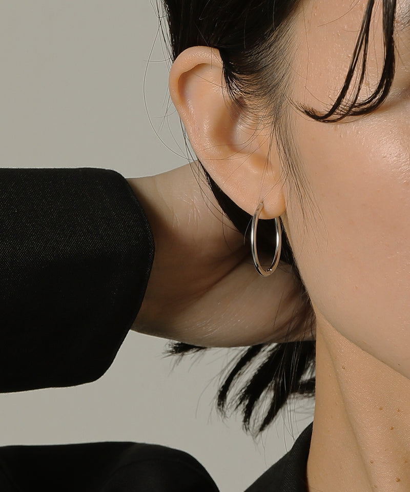 カラー：シルバー　太さ：1.6mm　直径：23mm