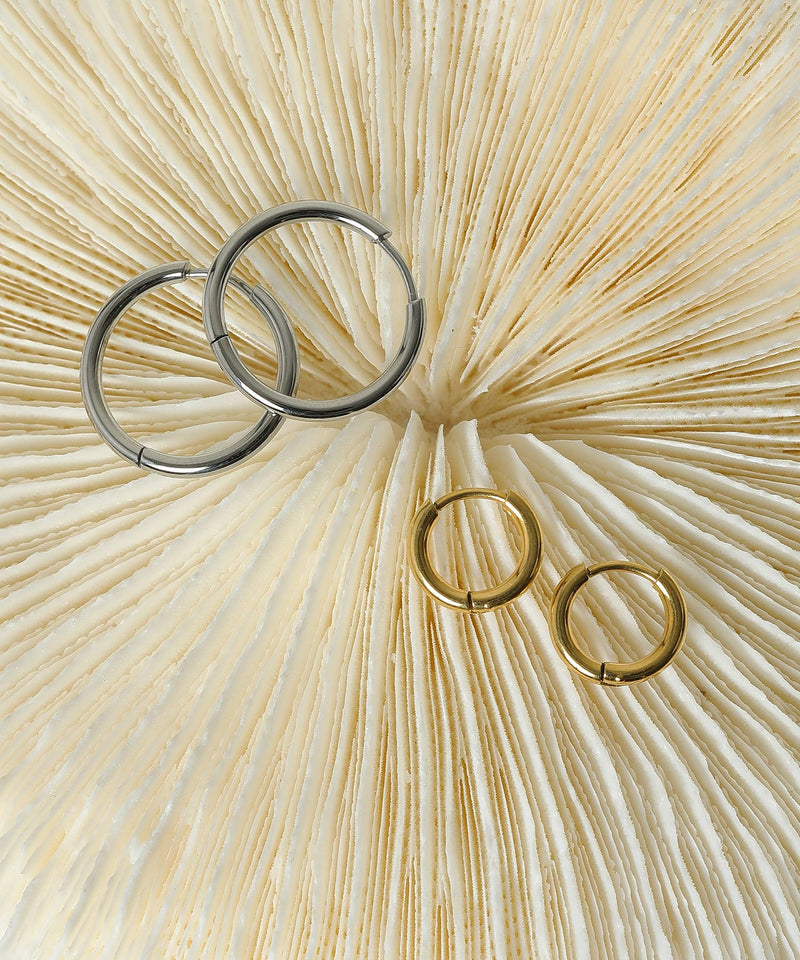 カラー：シルバー　太さ：2mm　直径：20mm<br>
カラー：ゴールド　太さ：2mm　直径：12mm