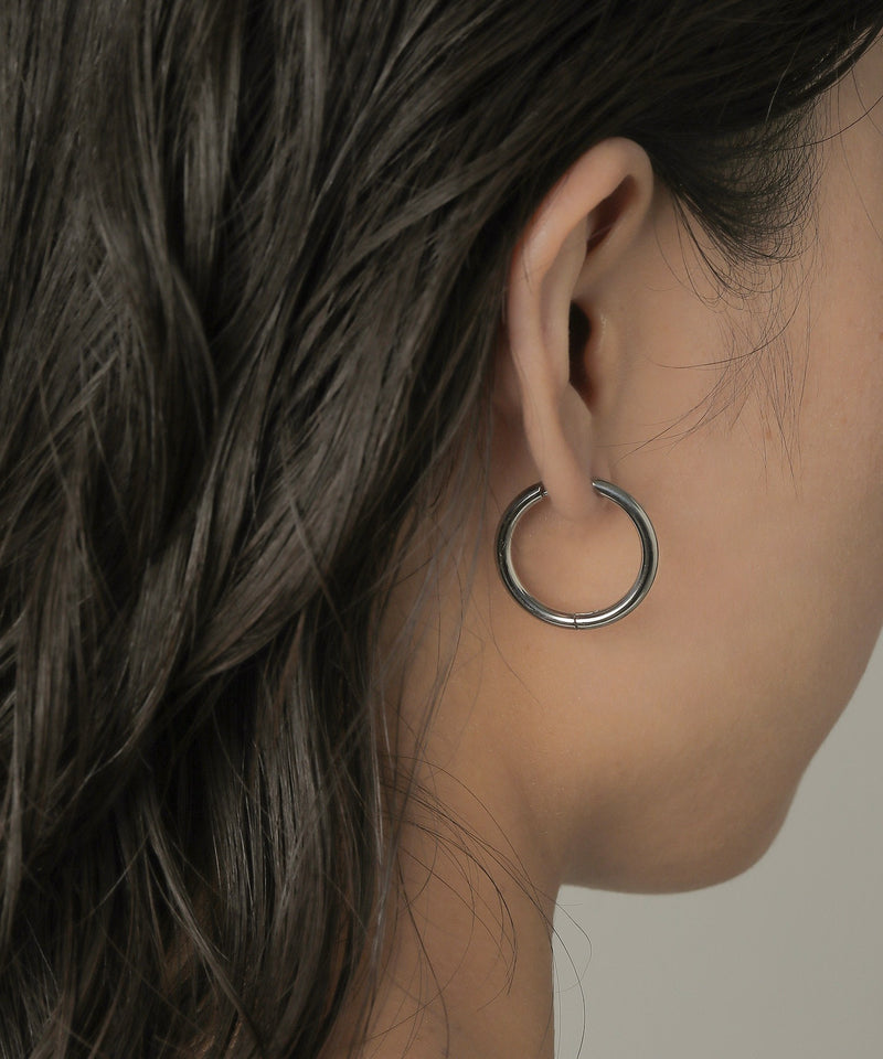 カラー：シルバー　太さ：2.5mm　直径23mm