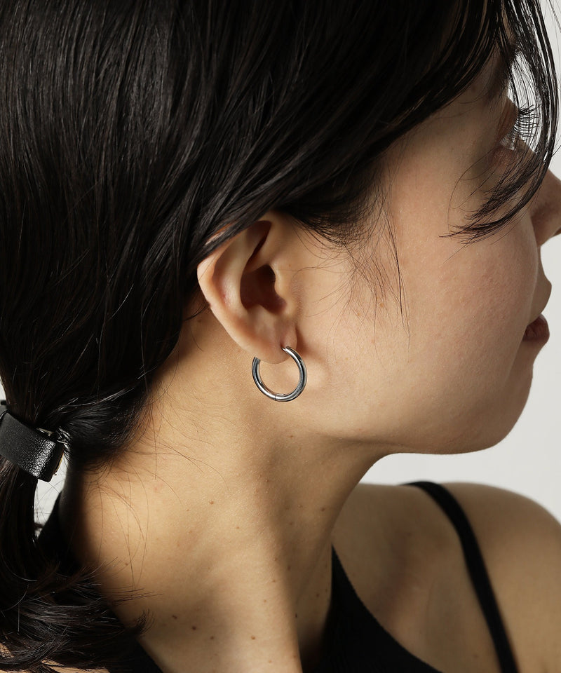 カラー：シルバー　太さ：2.5mm　直径19mm