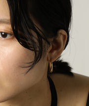 カラー：ゴールド　太さ：2.5mm　直径23mm