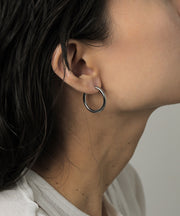 カラー：シルバー　太さ：2.5mm　直径23mm