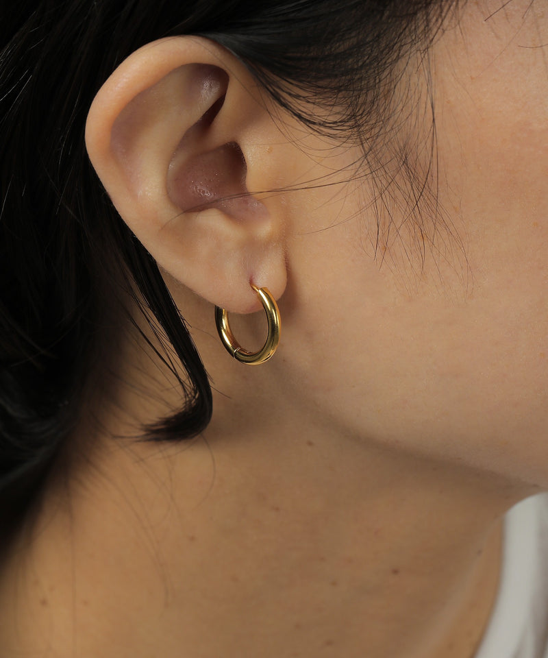 カラー：ゴールド　太さ：2.5mm　直径17mm