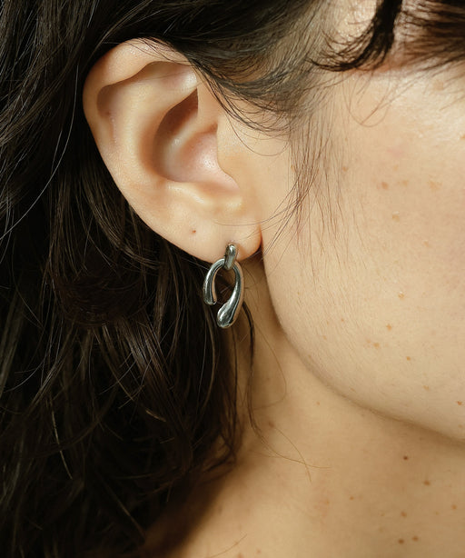 金属アレルギーを起こしにくいサージカルステンレス素材