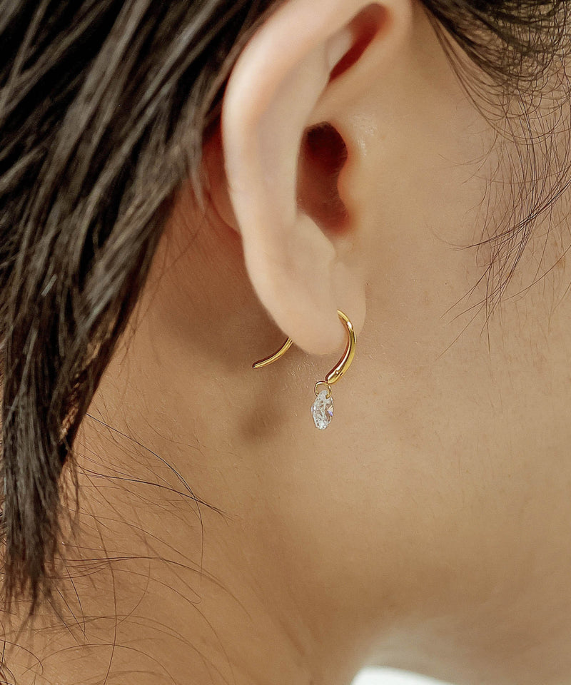 滑らかな艶感で顔周りを印象的に