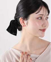 汗や水に強く変色しにくいためお風呂や温泉、海でもつけっぱなし◎