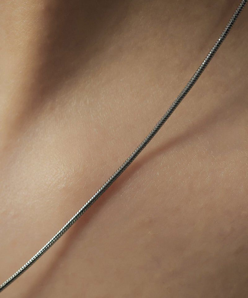 汗や水に強く変色しにくいためお風呂や温泉、海でもつけっぱなし◎