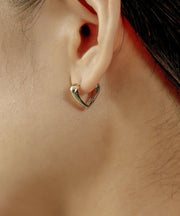 柔らかなフォルムが顔周りを印象的に