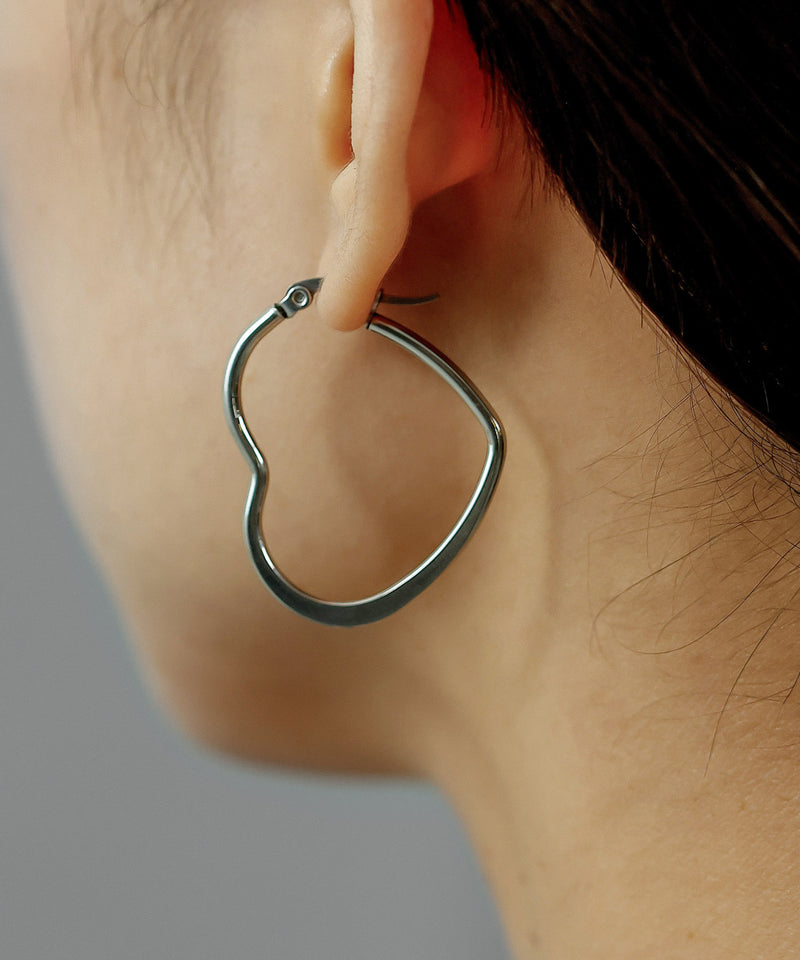 汗や水に強く変色しにくいためお風呂や温泉、海でもつけっぱなし◎