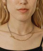 シンプルなコーデの時に重宝する存在感のあるデザイン