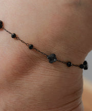 汗や水に強く変色しにくいためお風呂や温泉、海でもつけっぱなし◎