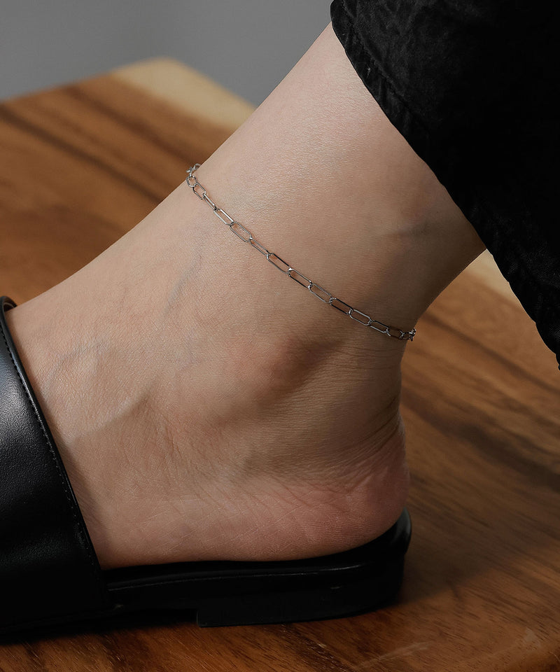 汗や水に強く変色しにくいためお風呂や温泉、海でもつけっぱなし◎