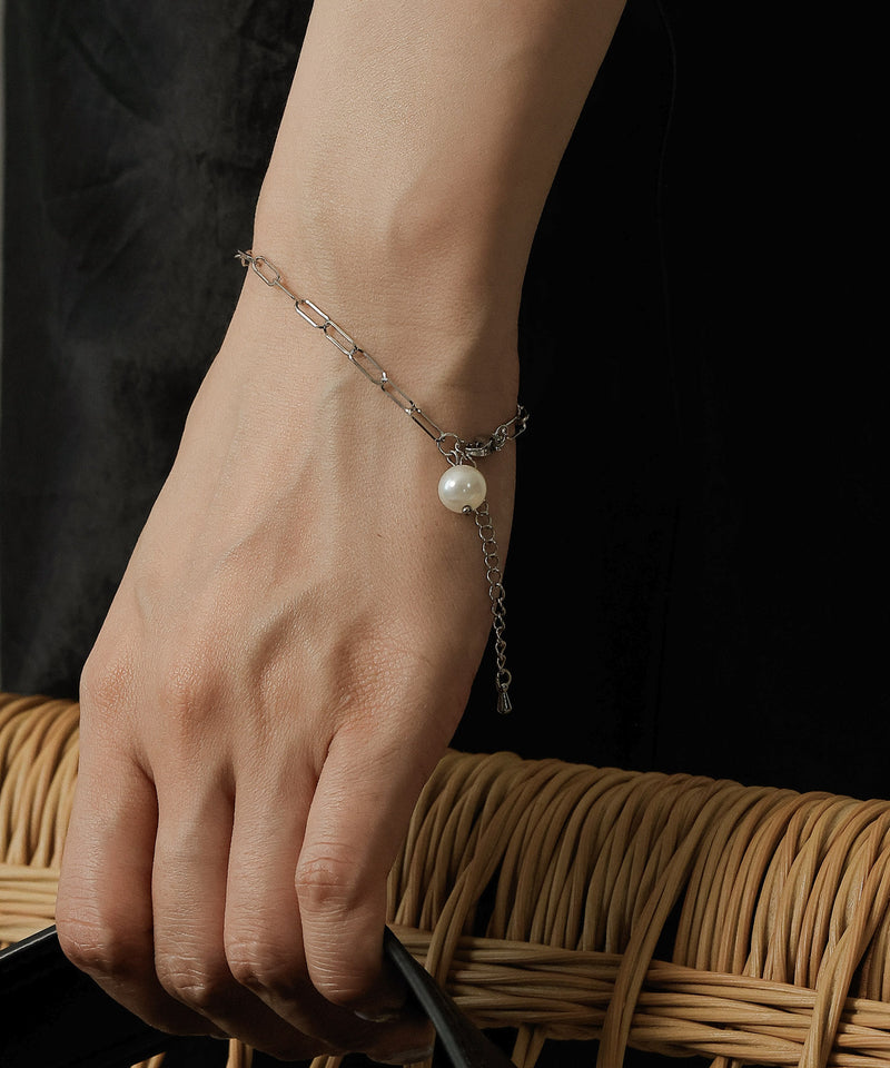 金属アレルギーを起こしにくいサージカルステンレス素材