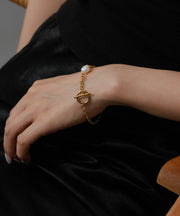 汗や水に強く変色しにくいためお風呂や温泉、海でもつけっぱなし◎