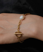 普段使いはもちろん、オケージョンにも使いやすい幅広く活躍するアイテム