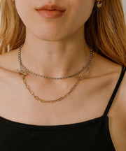 汗や水に強く変色しにくいためお風呂や温泉、海でもつけっぱなし◎