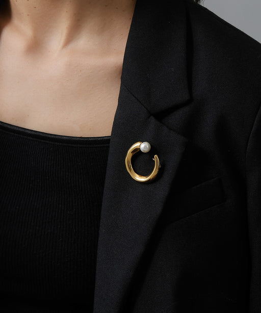 汗や水に強く変色しにくいためお風呂や温泉、海でもつけっぱなし◎