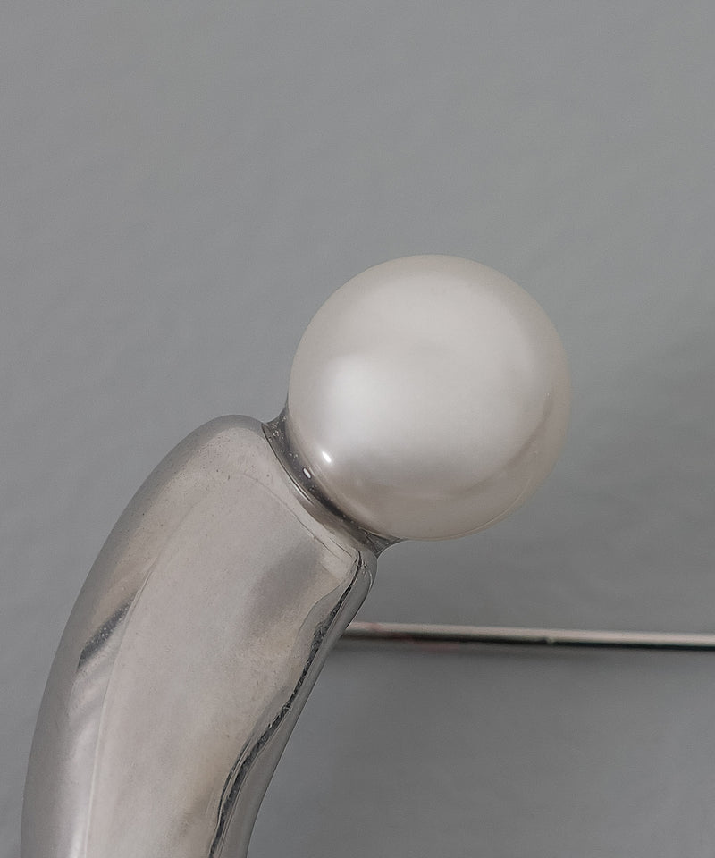 金属アレルギー対応 デザインモチーフパールブローチ サージカルステンレス