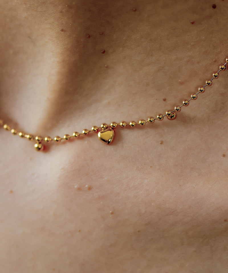 汗や水に強く変色しにくいためお風呂や温泉、海でもつけっぱなし◎