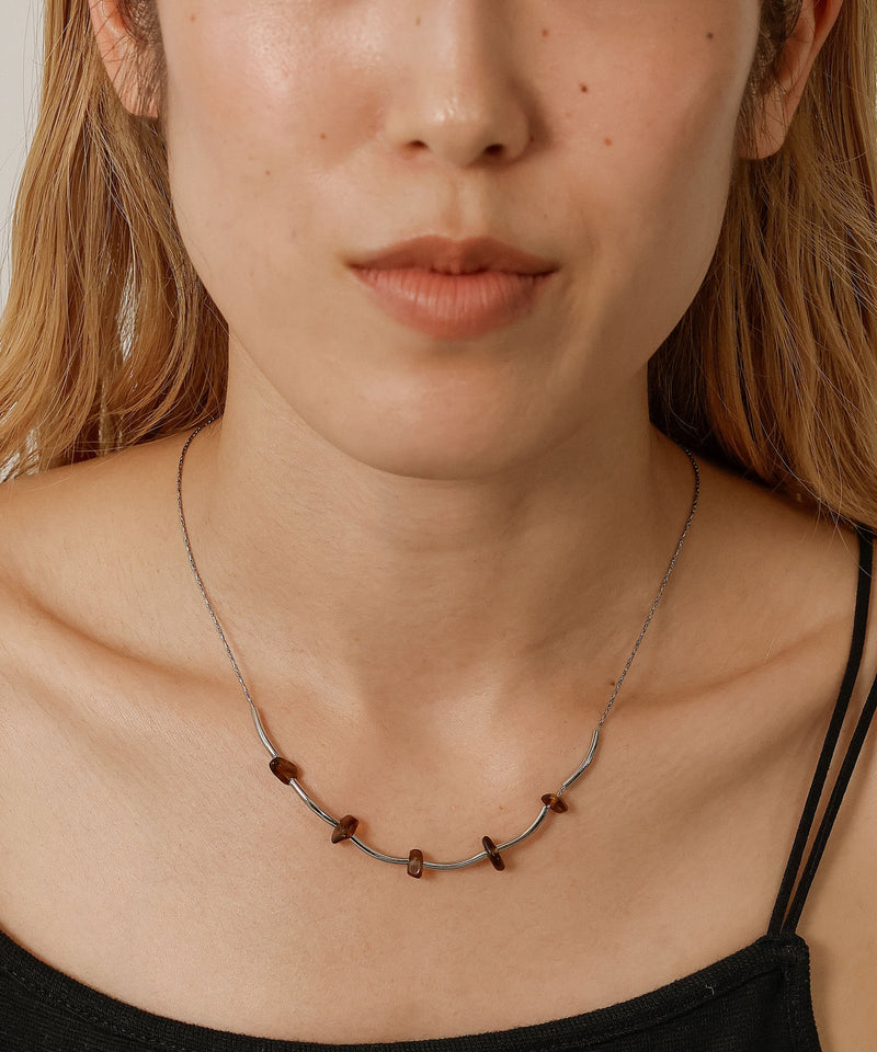 汗や水に強く変色しにくいためお風呂や温泉、海でもつけっぱなし◎