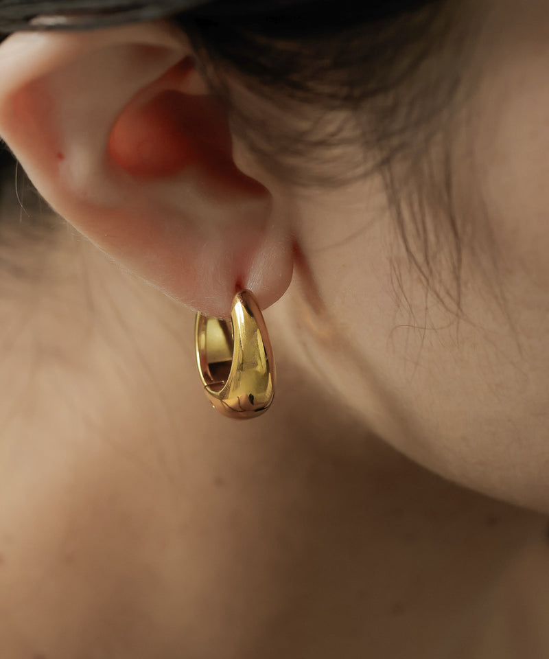 滑らかな艶感で顔周りを印象的に